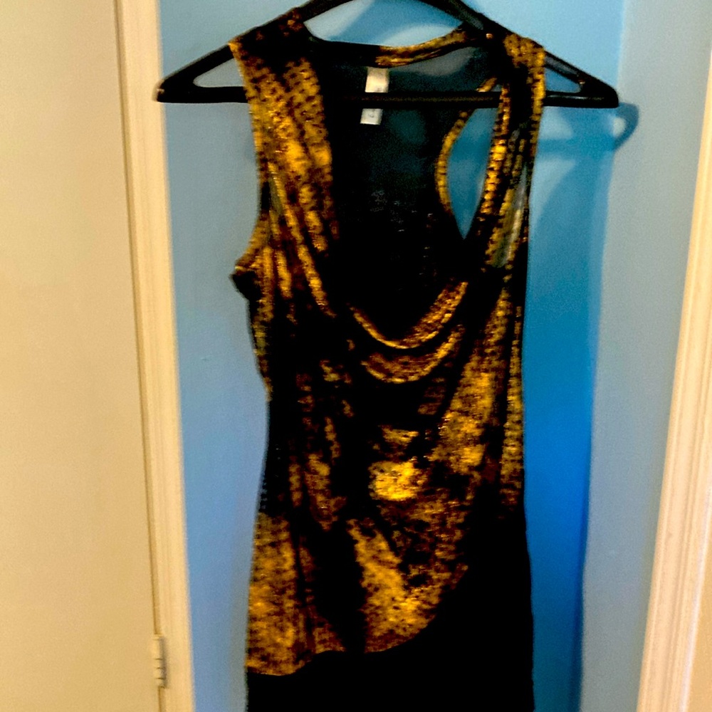 Lovecappella medium black and gold metallic sheet top.